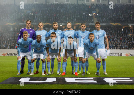 Malmo, Svezia. Xiv Feb, 2019. La Svezia, Malmö, 24 febbraio 2019. Il Malmo FF line up per l'Europa League round di 32 match tra Malmö FF e Chelsea FC a Swedbank Stadion di Malmö. (Photo credit: Gonzales foto/Alamy Live News Foto Stock