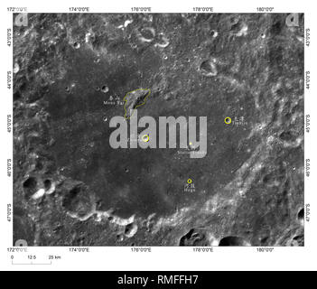 (190215) -- PECHINO, febbraio 15, 2019 (Xinhua) -- foto fornita dalla China National Space Administration (CNSA) mostra l'immagine del sito di atterraggio della Cina al Chang'e-4 sonda lunare, 'Statio Tianhe', circondata da tre vicino a crateri da impatto e una collina. Il sito di atterraggio della Cina al Chang'e-4 sonda lunare è stato denominato 'Statio Tianhe' dopo la navicella spaziale ha reso il primo atterraggio morbido sul lato lontano della luna il mese scorso. Insieme a tre nelle vicinanze i crateri da impatto e una collina, il nome è stato approvato dalla Unione Astronomica Internazionale (IAU), Liu Jizhong, direttore del mento Foto Stock