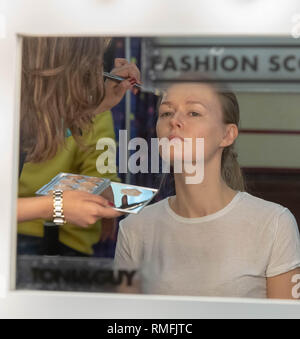 Londra, Regno Unito. Xv Febbraio 2019 Fashion Scount a Londra, Regno Unito. Fashion Week AW19 alla Freemasons Hall di grande Queens Street, Credito: Ian Davidson/Alamy Live News Foto Stock