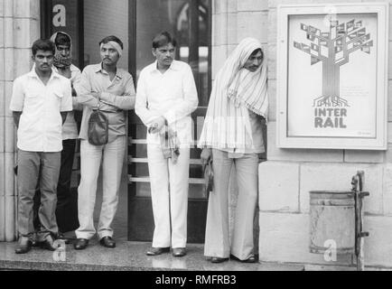 I richiedenti asilo a Helmstedt stazione. Foto Stock