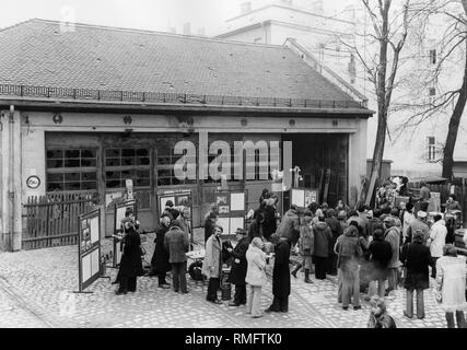 Un vecchio tram barn in Wilhelmstrasse a Schwabing è quello di diventare un centro civico. Foto Stock