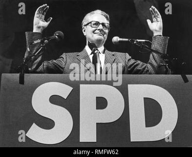 Il cancelliere del candidato del DOCUP, Hans-Jochen Vogel, fa un discorso in generale la campagna elettorale nel 1983. Foto Stock