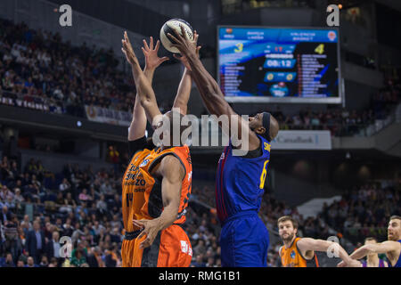 Madrid, Spagna. Xiv Feb, 2019. Il rimbalzo durante il FC Barcelona Lassa vittoria su Valencia Basket Club (86 - 79) in Copa del Rey 2019 gioco (quarti) celebrata a Madrid (Spagna) al centro Wizink. 14 febbraio 2019. Credito: Juan Carlos García Mate/Pacific Press/Alamy Live News Foto Stock