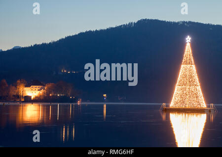 Decorazione di natale luce al lago Wörthersee in Carinzia/Austria Foto Stock