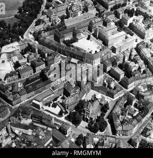 Vista aerea del quartiere di Lehel a Monaco di Baviera. La foto mostra tra gli altri la chiesa abbaziale di Sant'Anna (anteriore, centrale) e il Museo Nazionale Bavarese (al centro). Non datata (foto) Foto Stock