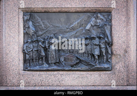 Londra, UK, 7 febbraio 2019, scolpita in rilievo sulla base della statua di Sir John Franklin Foto Stock