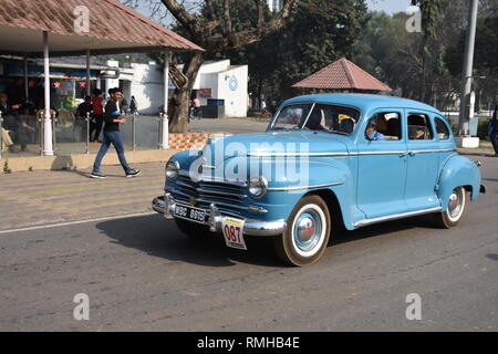 1948 Plymouth Offerte De Luxe auto con 3569 cc e motore a 6 cilindri, WBC 8615 India. Foto Stock
