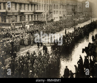 Cerimonia funebre della Rivoluzione di febbraio le vittime in Petrograd. Marzo 1917. Fotografia Foto Stock