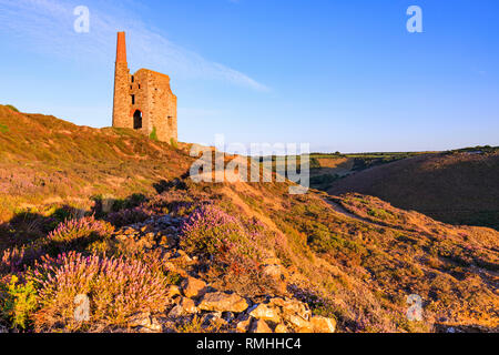 Motore Tywarnhalye vicino casa Porthtowan in Cornovaglia. Foto Stock