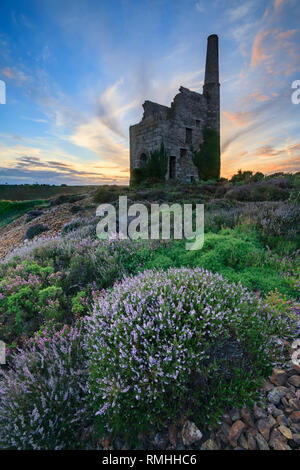 Motore Tywarnhalye vicino casa Porthtowan in Cornovaglia. Foto Stock