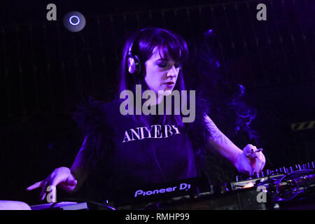 Asia Argento esegue un DJ set al Aniye dalla sfilata di moda dopo essere partito durante la settimana della moda milanese con: Asia Argento Dove: Milano, Italia Quando: 14 Gen 2019 Credit: IPA/WENN.com * * disponibile solo per la pubblicazione in UK, USA, Germania, Austria, Svizzera** Foto Stock