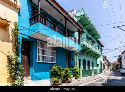 Le vecchie case in Calle de San Antonio, Barrio Getsemaní, Cartagena de Indias, Colombia. Foto Stock