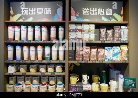 SHENZHEN, Cina - circa maggio, 2016: Starbucks in Shenzhen Bao An International Airport. Starbucks Corporation è un american coffee company e coffeeh Foto Stock