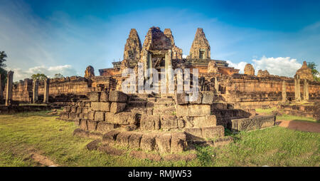 Pre Rup tempio di Angkor al tramonto. Siem Reap. Cambogia. Panorama Foto Stock