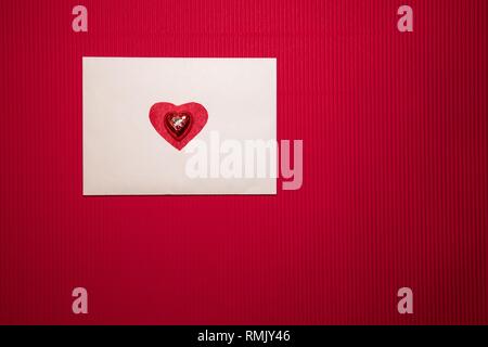 Cuore caramella con una busta bella Foto Stock