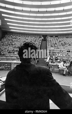 Vista dal leggio per gli studenti in aula magna NA 600. Foto Stock