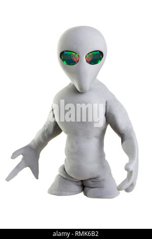 Alien grigio fatto di argilla su sfondo bianco Foto Stock