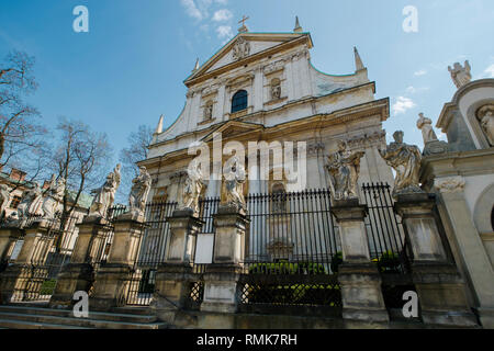 L'imponente facciata della chiesa dei Santi Pietro e Paolo a Cracovia in Polonia. Foto Stock