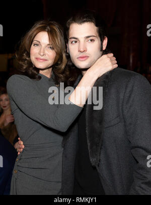 New York, NY - 11 Febbraio 2019: Stephanie Seymour, Peter Brant Jr. frequentare Dennis Basso collezione autunno/inverno la pista durante la settimana della moda di New York a Cipriani 42nd Street Foto Stock