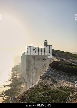 Faro superiore bianca scogliera in sette sorelle, Sussex Foto Stock