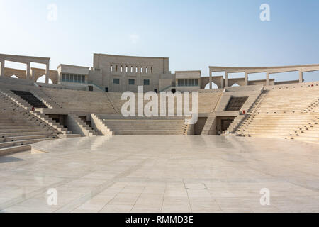 Doha, Qatar - 7 novembre 2016. Anfiteatro romano di Katara villaggio culturale a Doha, in Qatar. Foto Stock