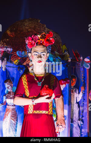 VIAREGGIO, Italia-09: Un gigante di carta chiamato mache ' adelante " è dedicato a Frida Khalo durante il tradizionale Carnevale di Viareggio il Carnevale di V Foto Stock