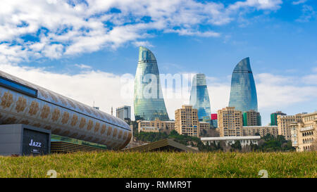 Baku in Azerbaijan, 13 febbraio 2019 National Seaside Park, torri a fiamma Foto Stock