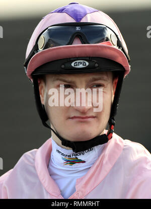 Jockey Daniel Muscutt sulla roccia viola durante il Casino Betway Handicap gara a Southwell gare Foto Stock