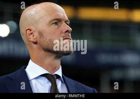 Kiev, Ucraina - 28 agosto 2018: AFC Ajax manager Erik dieci Hag guarda su durante la UEFA Champions League play-off game contro FC Dynamo Kyiv a NSC O Foto Stock