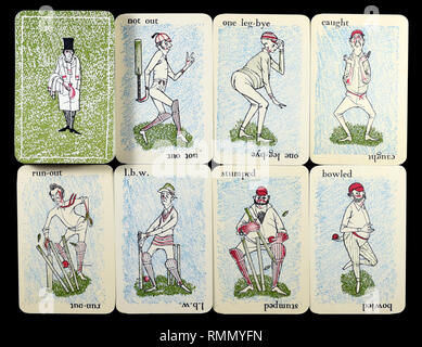 Set completo di battitore di carte da gioco dalla vendemmia cricket gioco di scheda di GOOGLY da Smith & Hallam Ltd di Londra. Isolato su sfondo nero. Foto Stock