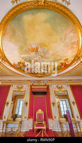 Plafond a soffitto dipinto nella vecchia camera di pubblico, il Castello Reale di Varsavia, Polonia Foto Stock