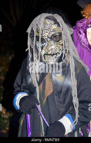 Walking Dead zombie bambino halloween costume horror Foto stock - Alamy