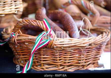 Ungherese originale prodotti tradizionali sul mercato degli agricoltori per la vendita Foto Stock