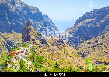 Masca Gorge e piccolo villaggio di montagna con lo stesso nome, Tenerife, Canarie Foto Stock