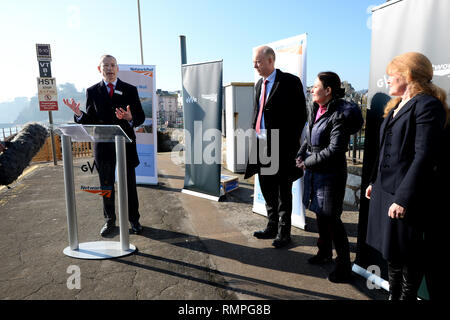 Dawlish, UK. 15 Feb, 2019. 15/02/2019 MP Chris Grayling visita a Dawlish, Mark Landman Route Managing Director, Occidentale. - Foto obbligatorio dalla linea: Andy stili - Tel: 01626 872731 - Mobile: 07834214253 TQAS20190215B-006 C Credito: Andy Fotografia stili/Alamy Live News Foto Stock