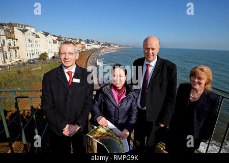 Dawlish, UK. 15 Feb, 2019. 15/02/2019 MP Chris Grayling visita a Dawlish, da sinistra sono Mark Landman Route Managing Director, Occidentale, MP Anne Marie Morris, MP Chris temolo e Presidente della penisola Task Force Andrea Davies. - Foto obbligatorio dalla linea: Andy stili - Tel: 01626 872731 - Mobile: 07834214253 TQAS20190215B-016 C Credito: Andy Fotografia stili/Alamy Live News Foto Stock