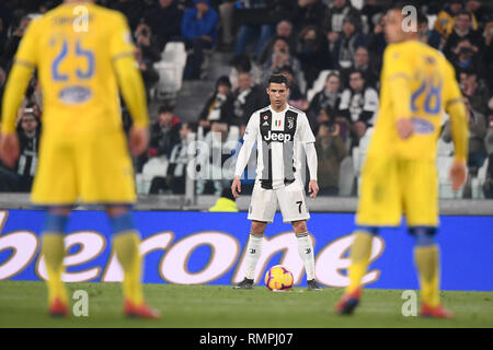 Torino, Italia. 15 Feb, 2019. Foto LaPresse - Fabio Ferrari 15 Febbraio 2019 Torino, Italia Sport Calcio Juventus FC vs Frosinone - Campionato di calcio di Serie A TIM 2018/2019 - Allianz Stadium. Nella foto:Cristiano Ronaldo (Juventus F.C.); Foto LaPresse - Fabio Ferrari Febbraio 15, 2019 torino, Italia sport soccer Juventus FC vs Frosinone - Italian Football Championship League A TIM 2018/2019 - Allianz Stadium. Nel pic:Cristiano Ronaldo (Juventus F.C.); il credito: LaPresse/Alamy Live News Foto Stock