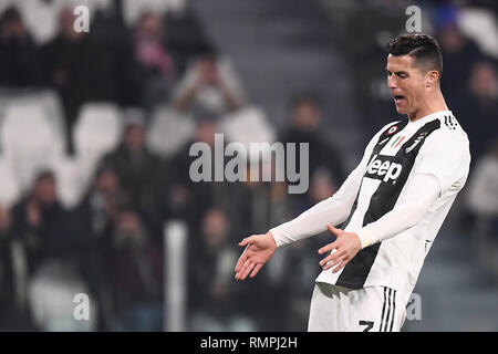 Torino, Italia. 15 Feb, 2019. Foto LaPresse - Fabio Ferrari 15 Febbraio 2019 Torino, Italia Sport Calcio Juventus FC vs Frosinone - Campionato di calcio di Serie A TIM 2018/2019 - Allianz Stadium. Nella foto:Cristiano Ronaldo (Juventus F.C.); Foto LaPresse - Fabio Ferrari Febbraio 15, 2019 torino, Italia sport soccer Juventus FC vs Frosinone - Italian Football Championship League A TIM 2018/2019 - Allianz Stadium. Nel pic:Cristiano Ronaldo (Juventus F.C.); il credito: LaPresse/Alamy Live News Foto Stock