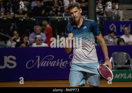 Buenos Aires, capitale federale, Argentina. 15 Feb, 2019. L'Austriaco Dominic Thiem è in semifinale del Argentina Open 2019 dopo aver battuto il giocatore uruguaiano Pablo Cuevas 4-6; 6-4; 6-3. Il favorito per prendere il trofeo del torneo dovranno affrontare l'argentino Diego Schwartzman che a sua volta ha sconfitto lo spagnolo Albert Ramos ViÃ±ola 6-1; 7-5. Credito: Roberto Almeida Aveledo/ZUMA filo/Alamy Live News Foto Stock