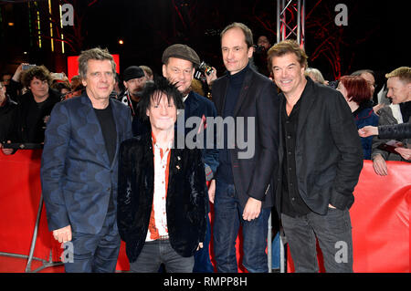 Berlino, Deutschland. 15 Feb, 2019. Die Toten Hosen frequentando il 'Weil du nur einmal lebst - Die Toten Hosen auf Tour' premiere alla sessantanovesima Festival Internazionale del Cinema di Berlino/Berlinale 2019 a Friedrichstadt-Palast il 15 febbraio 2019 a Berlino, Germania. Credito: Geisler-Fotopress GmbH/Alamy Live News Foto Stock