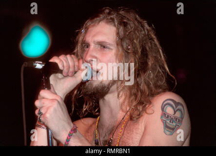 Alice in Chains cantante Layne Staley è indicato di eseguire 'live' in concerto a Toad in New Haven, Connecticut. Foto Stock