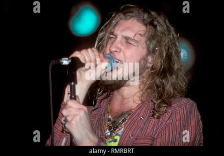 Alice in Chains cantante Layne Staley è indicato di eseguire 'live' in concerto a Toad in New Haven, Connecticut. Foto Stock