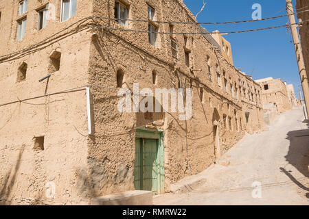 Vecchie case di fango nel vecchio villaggio di Al Hamra (Oman) Foto Stock