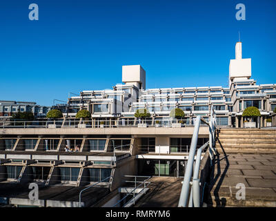 Cambridge Modernist Architecture - New Court nel Christ's College, parte dell'Università di Cambridge. Completato nel 1970. Architetto Sir Denys Lasdun Foto Stock