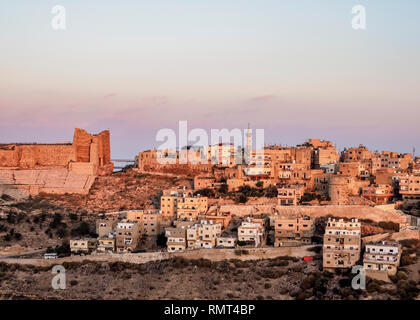 Kerak castello presso sunrise, Al-Karak, Karak Governatorato, Giordania Foto Stock