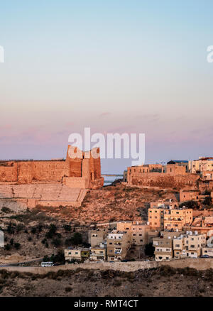 Kerak castello presso sunrise, Al-Karak, Karak Governatorato, Giordania Foto Stock