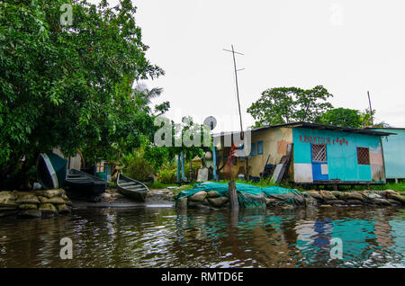 Pier nel Parco Nazionale di Tortuguero in Costa Rica Foto Stock