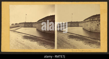 Sul lato sud con muri esterni e il fossato, Fort Monroe, Virginia, Stati Uniti d'America, George Stacy, scheda Stereo, 1861 Foto Stock