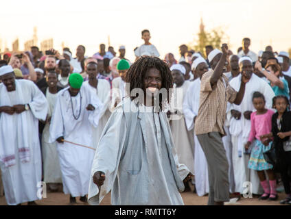 Venerdì celebrazione sufi al Sheikh Hamad el Nil tomba, Stato di Khartoum, Omdurman, Sudan Foto Stock