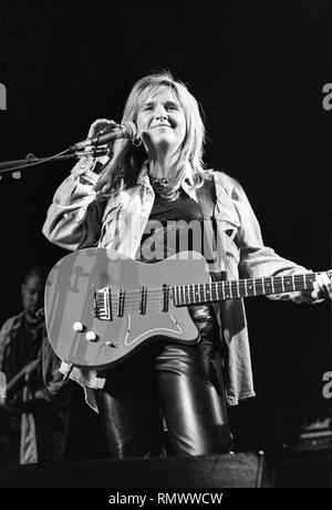 Musicista Melissa Etheridge è mostrato esibirsi sul palco durante un 'live' aspetto di concerto. Foto Stock